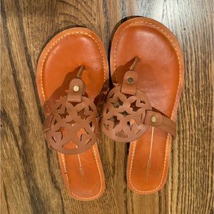 Women’s leather flats sandals tan (faux leather) size 8